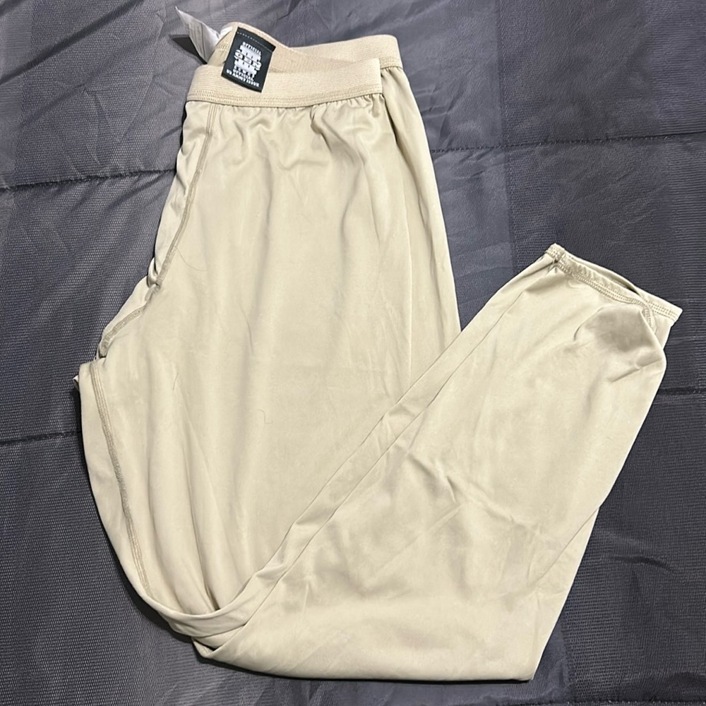 New set of ECWCS light weight long underwear. Men's Large. Never  worn.